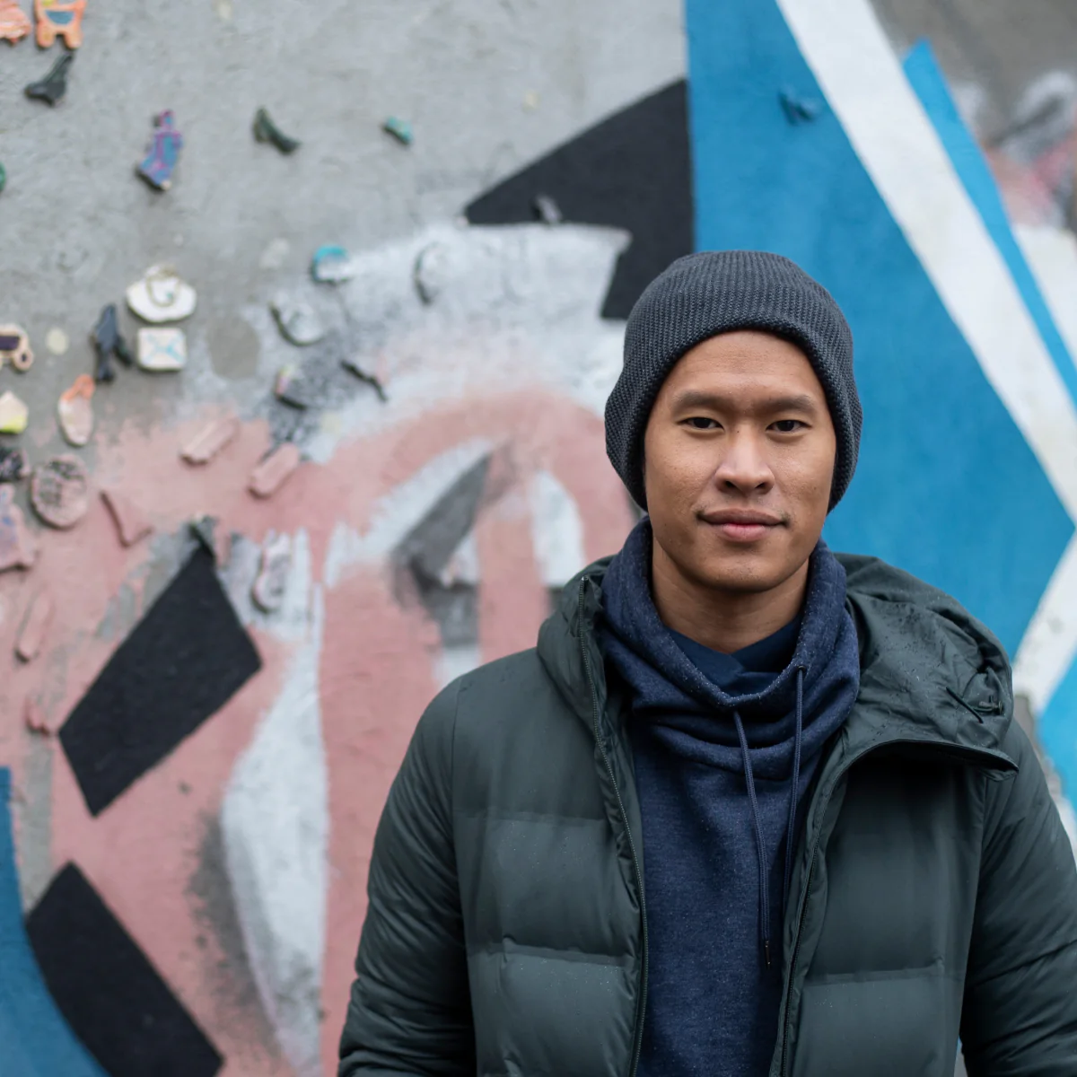 Expat in the Netherlands in front of a colorful city wall